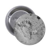 Abdrücke im Sand Anstecknadelbuttons