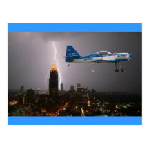 Aerobatic Flugzeug im Blitz Postkarten
