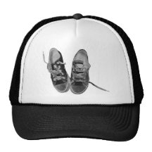 ALTE TURNSCHUHE KAPPEN