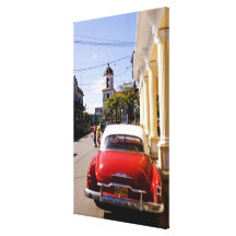 Altes klassisches amerikanisches Auto in Guanabaco Gespannter Galeriedruck