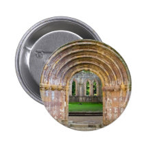 Altes Tor in der Brunnen-Abtei Anstecknadelbuttons