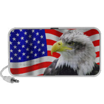 Amerikanischer Adler und Flaggen-patriotischer Lau