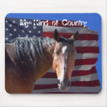 Amerikanischer Quarterhorse und Flagge - patriotis Mousepads