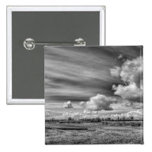Anziehende Wolken (B&W) Anstecknadel