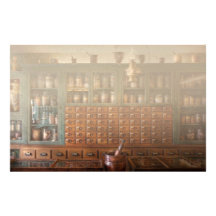 Apotheke - recht hinter dem Zähler Büropapier