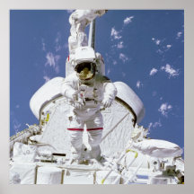 Astronaut befestigt zum Fernmanipulator-System Poster