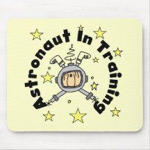 Astronaut in den Trainings-T-Shirts und den Gesche Mauspads
