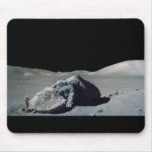 Astronaut und Fahrzeug Apollo 17 auf dem Mond Mousepad
