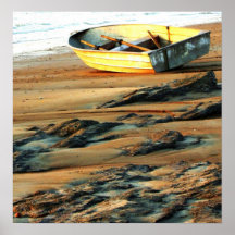 Auf den Strand gesetztes Boot Posterdrucke
