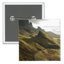 Aufsteigende Straße das Quiraing, Insel von Skye, Anstecknadelbutton