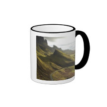 Aufsteigende Straße das Quiraing, Insel von Skye, Kaffee Tasse