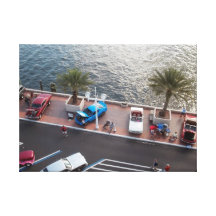 Auto-Show an der Pier eingewickelten Leinwand Leinwanddrucke