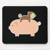 Baby-Affe-Reiten auf einem Schwein Mousepads