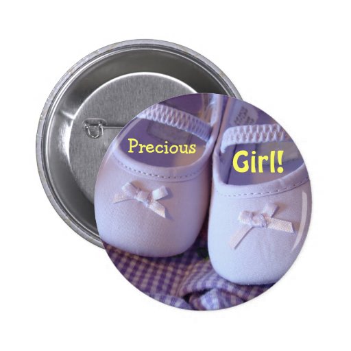 Baby knöpft die Babyschuhe, die es ein Mädchen ist Anstecknadelbuttons