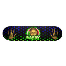 Barry-Schädelgrünfeuer Skatersollie Skateboard. Individuelles Deck