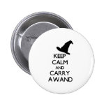 BEHALTEN SIE RUHE UND TRAGEN SIE EINEN WAND BUTTON