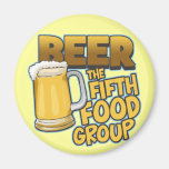 Bier: Die fünften Lebensmittelgruppe-T-Shirts u. d Magnete