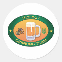 Biologie-trinkendes Team Runder Aufkleber