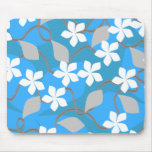 Blaue und weiße Blumen. Blumenmuster Mousepad
