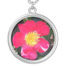 Blumenhalskette des heißen Rosas