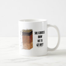Boden-Wissenschaftler können schmutzig erhalten Teetasse
