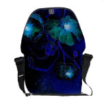 Bote-Tasche mit klaren tiefen blauen riesigen Blum Kurier Tasche