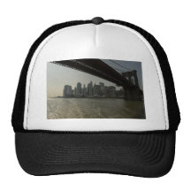 Brooklyn-Brücke durch Boot Kultcaps