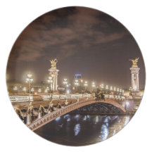 Brücke Alexanders 3 in Paris Frankreich nachts Party Teller