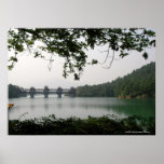 Brücke über friedlichem Wasser Plakatdrucke