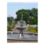 Brunnen u. Blumen in einem schönen Railfan Garten Postkarten