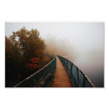 Bucht-Gebirgsverdammung im Nebel Photodrucke