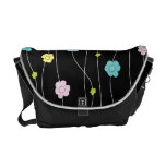 Bunte Whimsy Blumen-Reben Pastell Kurier Tasche