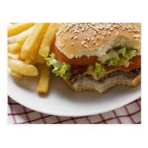 Cheeseburger, Bisse genommen, mit Chips Postkarten