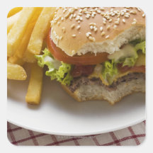 Cheeseburger, Bisse genommen, mit Chips Sticker