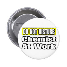 Chemiker bei der Arbeit Anstecknadelbutton