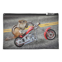 Chipmunk-Radfahrer, der ein Motorrad reitet