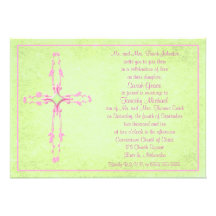 Christliches rosa Kreuz auf grüner Hochzeits-Einla