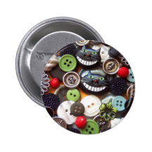 Collage mit schwarzen Cheshire-Katzen-Knöpfen Anstecknadelbutton