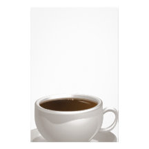 Dämpfende Kaffeetasse auf Saucer Büropapier