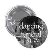 Dancing at the funeral party anstecknadelbuttons