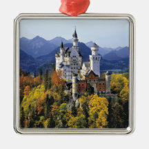 Das fantasievolle Neuschwanstein ist eins von drei Weihnachtsbaum Ornamente