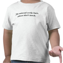 Das natürliche gelockte Haar, bitte berühren sich  T-shirt