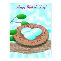 Das Nest des Vogels der Mutter Tagesmit Eiern Postkarte