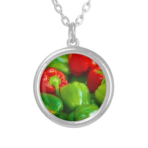 Der Markt kc des grünen roten Bell-Paprikaschoten- Amulett