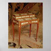 Der Schreibtisch der Frau mit Platten von Sevres P Poster