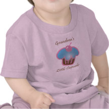 Der wenige kleine Kuchen der Großmutter Tshirts