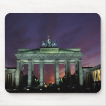Deutschland, Berlin. Brandenburger Tor nachts Mousepad