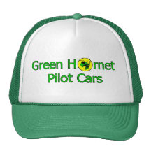 Die grüne Kappe des Hornissen-Pilotauto-Fahrers