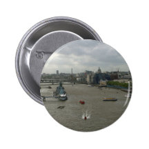 Die Themse in London England Anstecknadelbutton