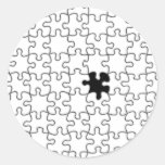 Die vermisste Puzzlespiel-Stück-Hintergrund-Schabl Runder Aufkleber